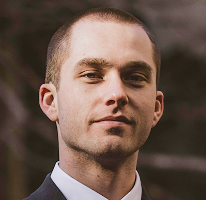 Thomas Whitfield, analyste spécialisé en trading sur le marché des cryptomonnaies, portrait.